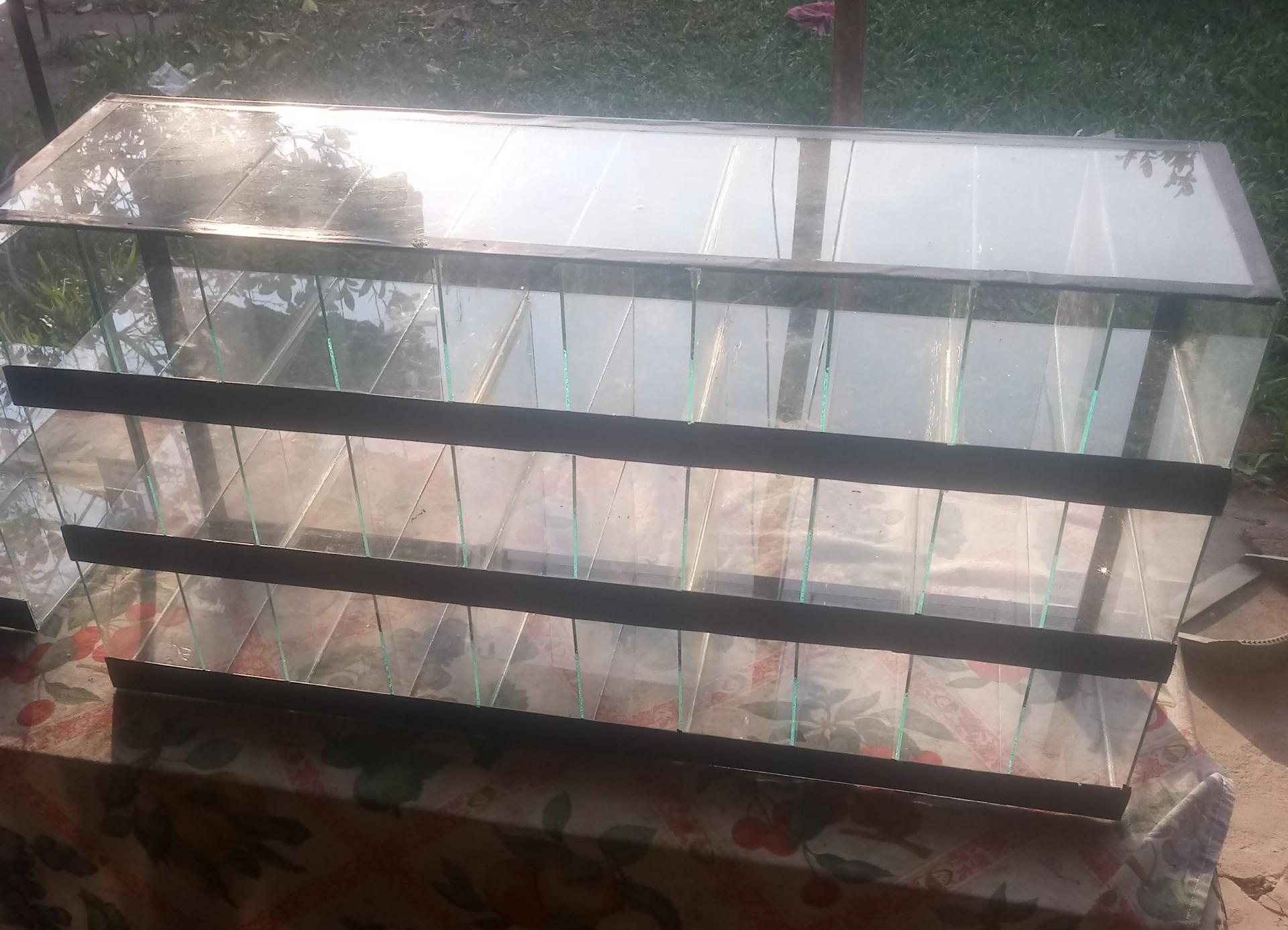 Caramelera con CIGARRERA CON 30 ESPACIOS, HORIZONTAL O VERTICAL de 75 x 40 x 20 cm a 2.800$