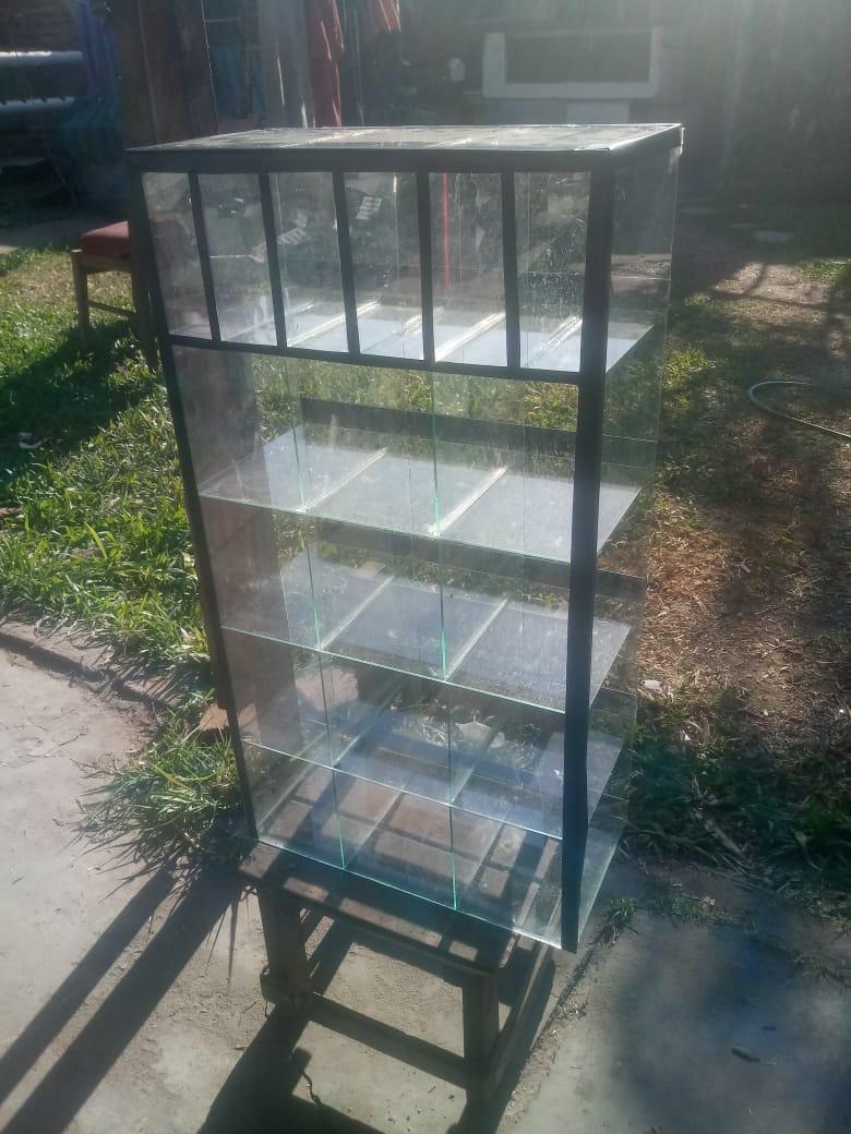 Caramelera con CIGARRERA VERTICAL de 75 x 40 x 20 cm a 2.200$