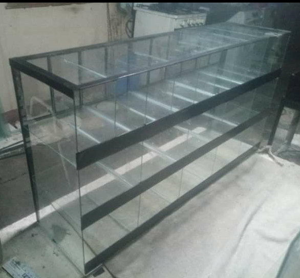Caramelera con CIGARRERA HORIZONTAL de 75 x 40 x 20 cm a 2.300$